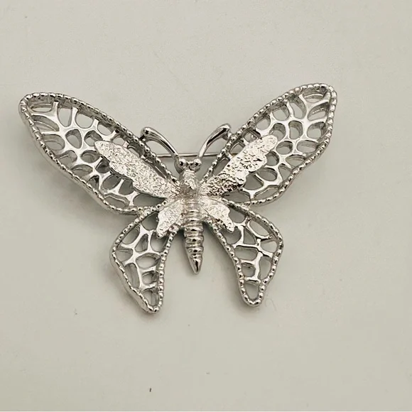 Vintage Sarah Coventry silver tone butterfly pin brooch - Picture 3 of 7
